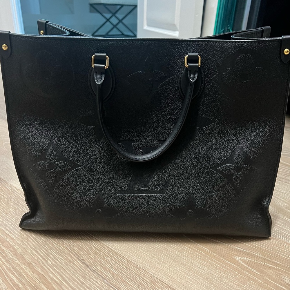 Louis Vuitton On The Go GM barely used the best condition second hand bag